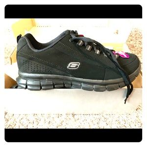 Sketchers tennis shoes